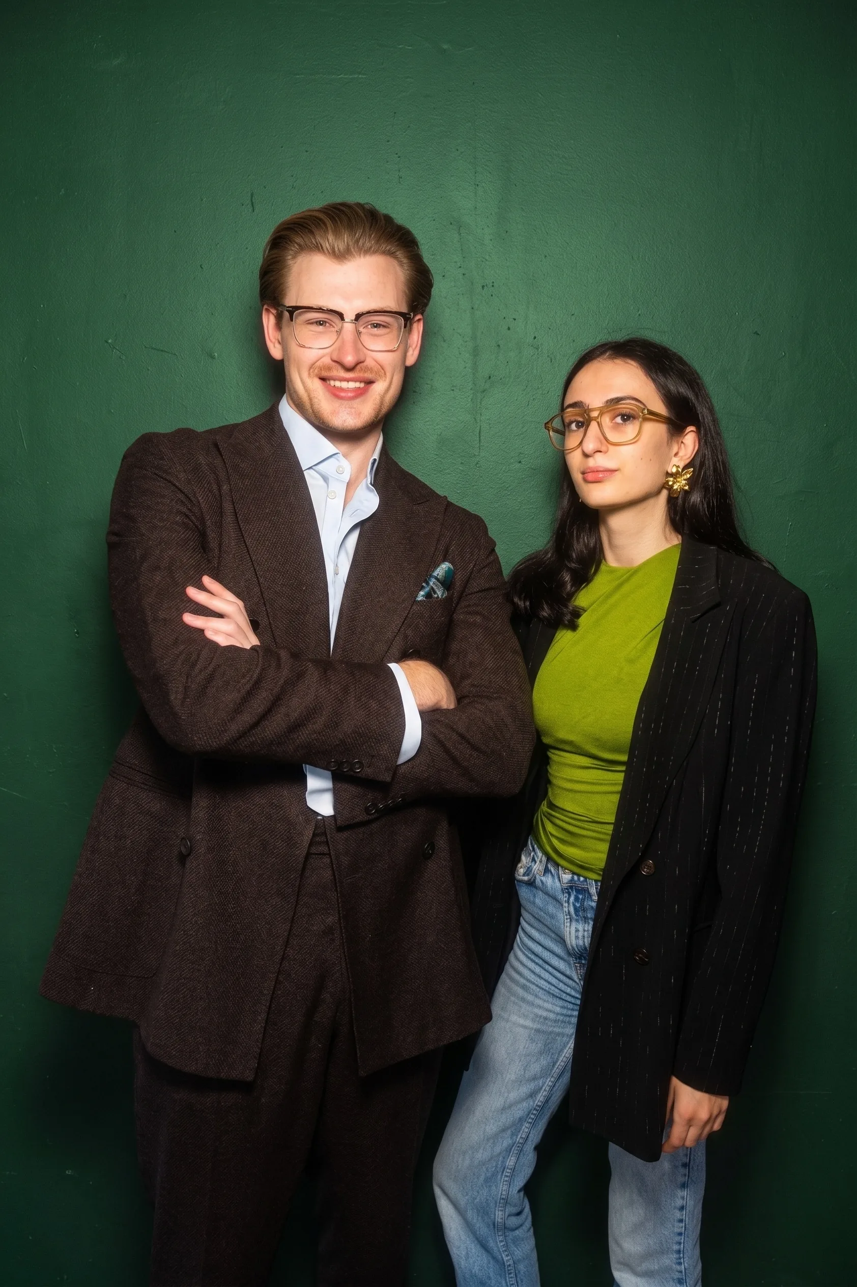 David Bruining and Arianna Dărîngă against the green concrete wall